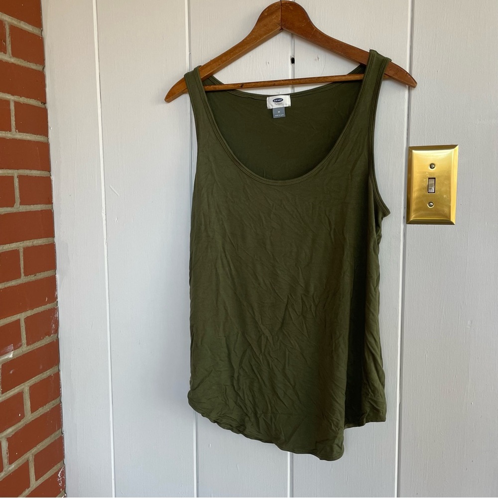 ⭐️ Olive green Tank Top Size Medium